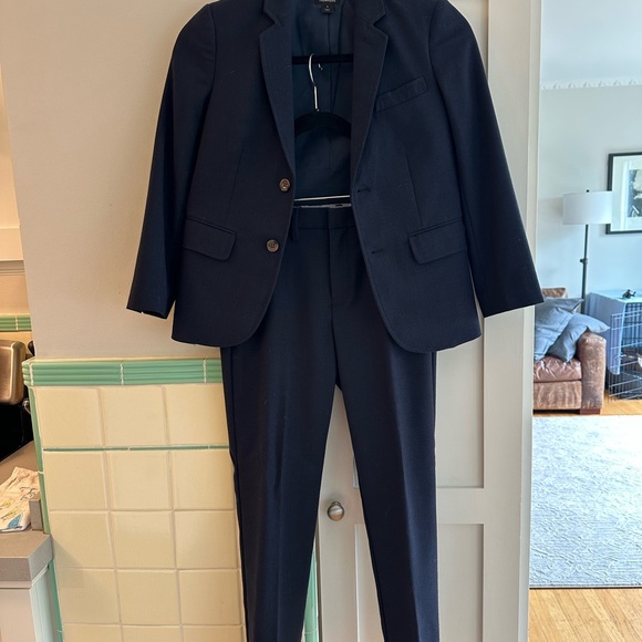 Crewcuts by J. Crew Thompson Suit. 100 percent wool. Size 8. - Picture 4 of 7